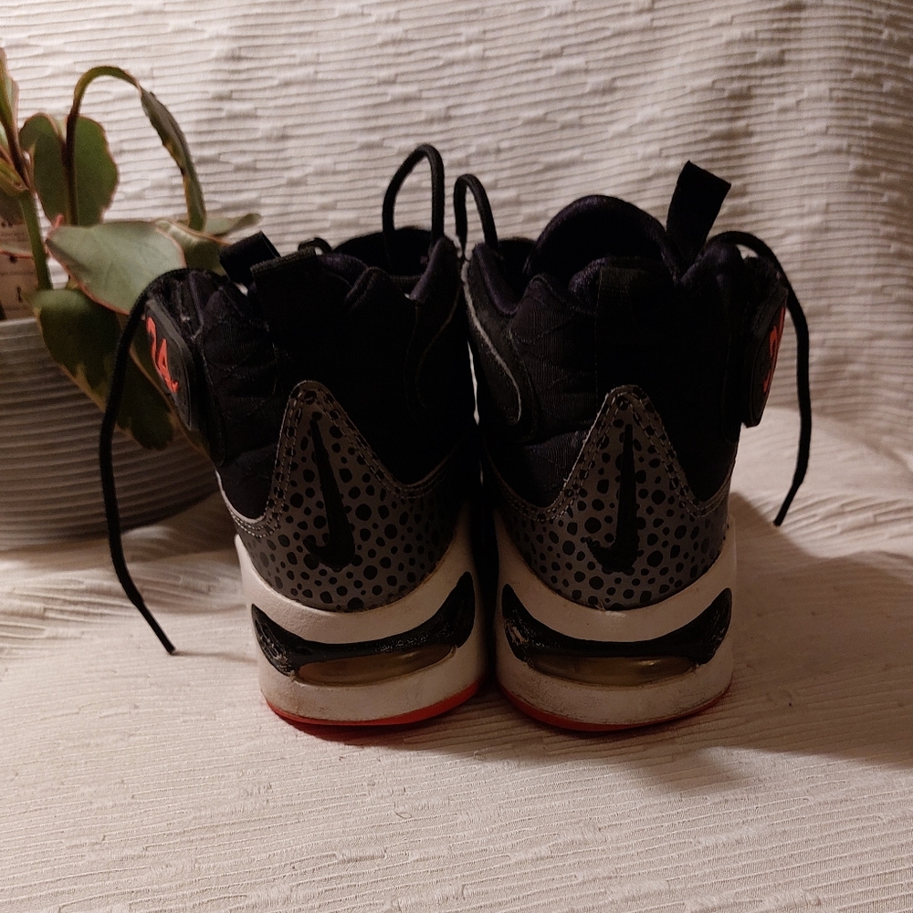 Nike Kids Black and Red Athletic Shoes - Picture 4 of 12